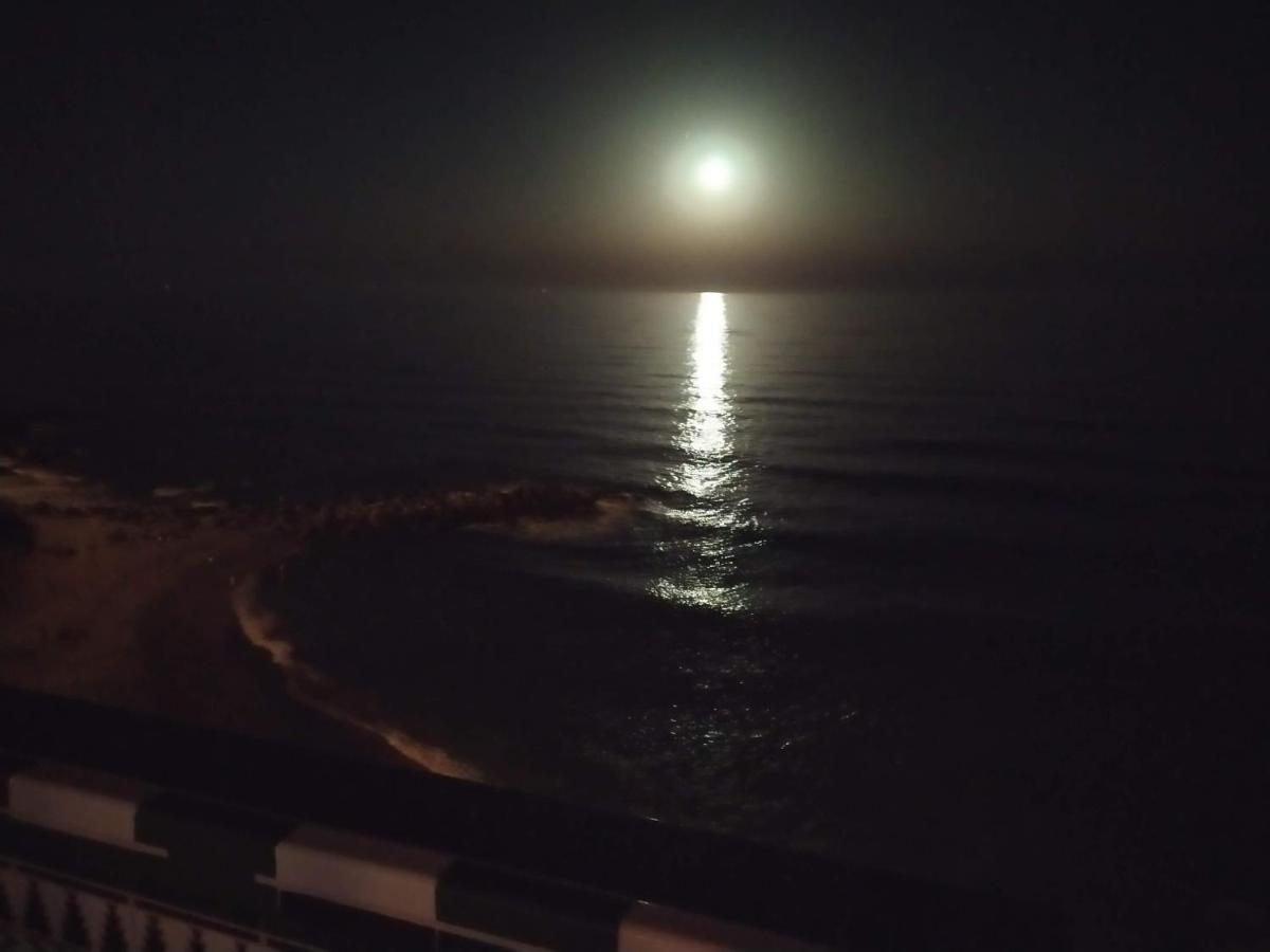 Apartamento En Playa Semi-Privada Benalmádena Eksteriør billede